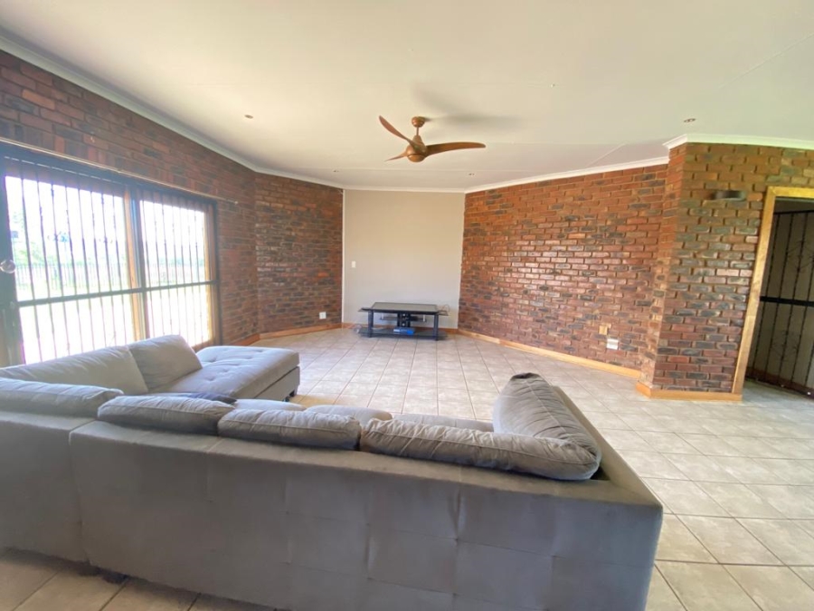 8 Bedroom Property for Sale in Parys Free State